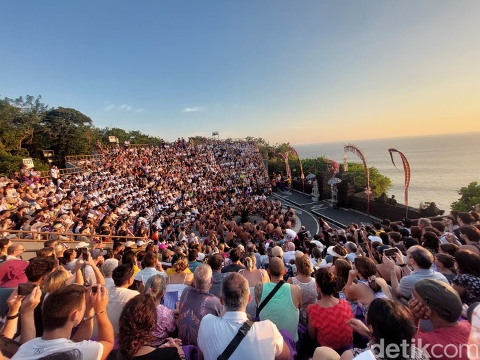Tari Kecak di Pura Uluwatu, Bali