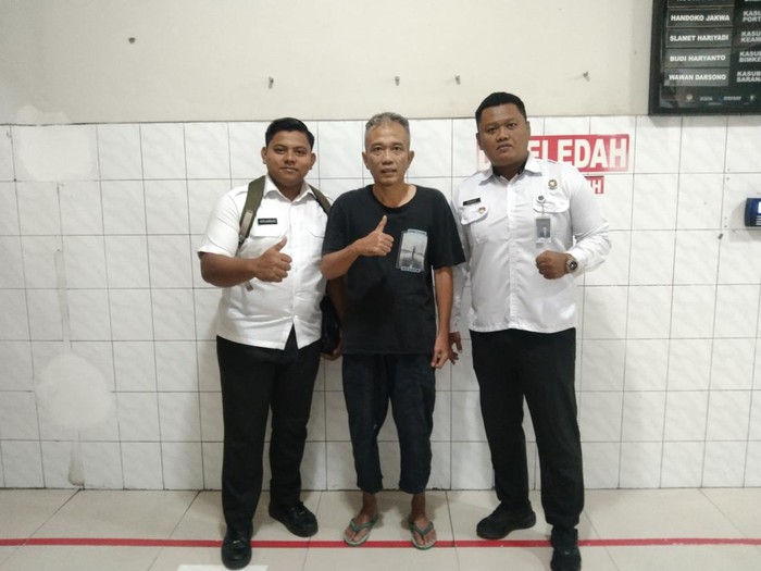 Terpidana ujaran kebencian, Bambang Tri, bebas bersyarat dari Lapas Kelas II Sragen, Selasa (26/8/2025).