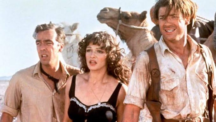Cuplikan adegan John Hannah (kiri) di The Mummy.