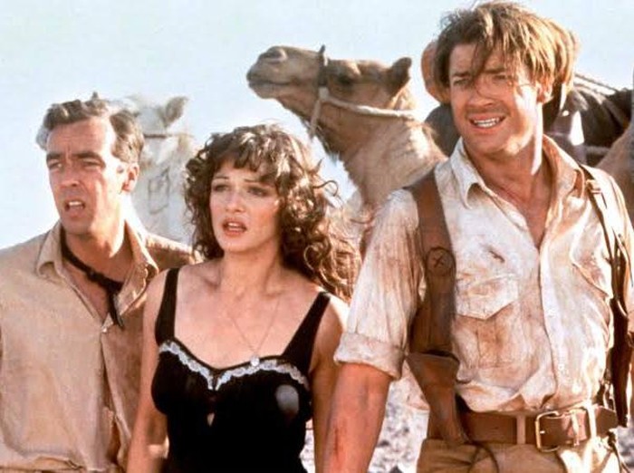 Cuplikan adegan John Hannah (kiri) di The Mummy.