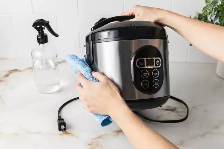 5 Tips Membersihkan Rice Cooker Agar Nasi Tak Bau dan Cepat Basi
