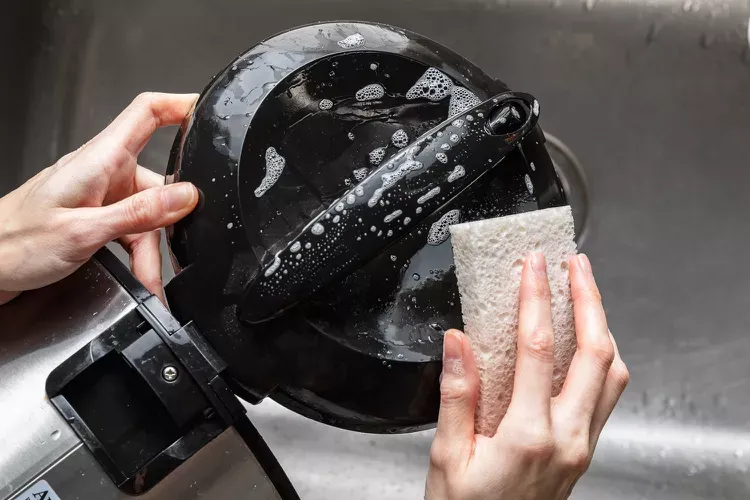 5 Tips Membersihkan Rice Cooker Agar Nasi Tak Bau dan Cepat Basi