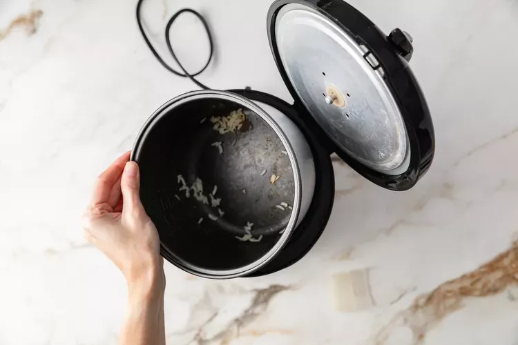 5 Tips Membersihkan Rice Cooker Agar Nasi Tak Bau dan Cepat Basi