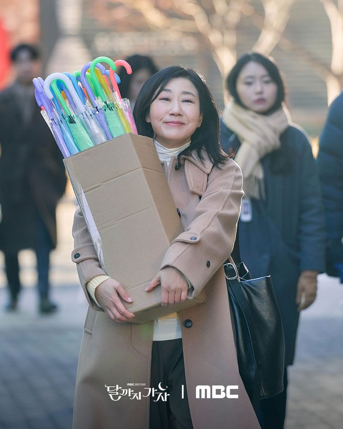 Drama Korea To the Moon.