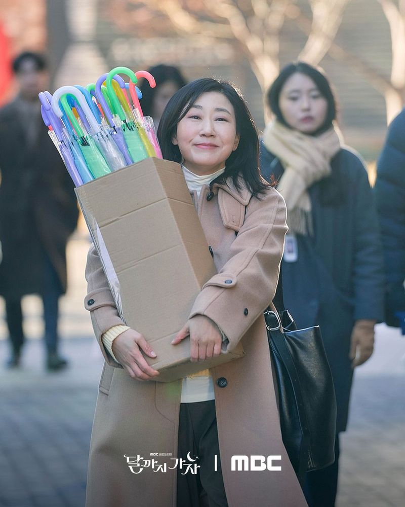 Drama Korea To the Moon.