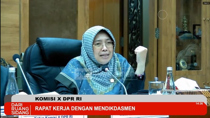 Wakil Ketua Komisi X DPR Kurniasih Mufidayati pada Raker Komisi X dengan Mendikdasmen di Senayan, Jakarta, Selasa (26/8/2025).