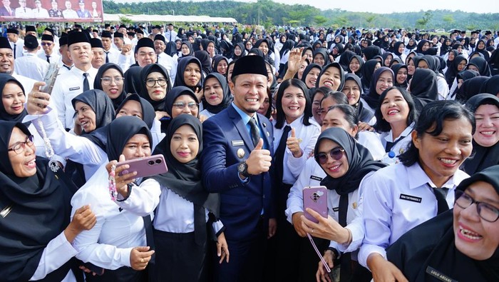 Walkot Agung bersama pegawai di Lingkungan Pemkot Pekanbaru