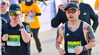 Wendi Cagur finish strong bareng istri dengan waktu lebih dari 1 jam. Keterampilan lain terbuka. First time ikut 10K @maybankmarathon. Seru, tulisnya di Instagram dilihat pada Selasa (26/8/2025). (Foto: dok Instagram wendicagur)