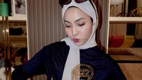 Xaviera Putri mengajak netizen menjawab kode koding dalam kue ulang tahunnya. Siapa yang bisa tebak kode kue berikut? tulisnya. (Foto: dok Instagram xavieraaputri)