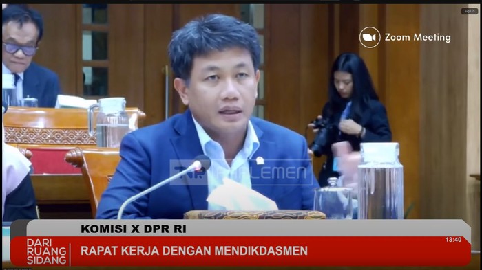 Anggota Komisi X DPR RI Fraksi PDIP, Bonnie Triyana soroti status guru pendidikan agama Islam di sekolah negeri.