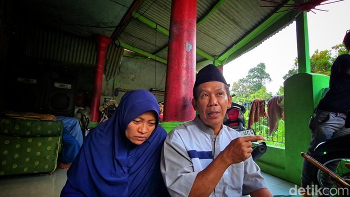 Ayah dan ibu Nadira, bayi yang meninggal dunia di RSUD Palabuhanratu