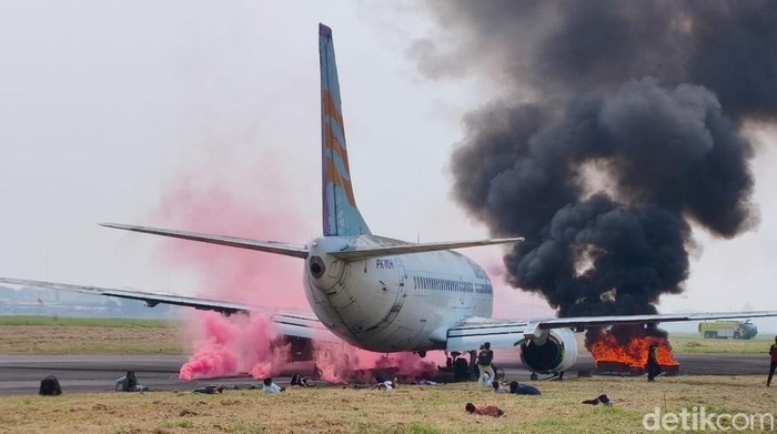 Bandara Juanda Latihan Penanganan Kecelakaan Pesawat