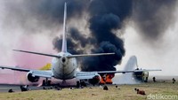 Namun, di tengah perjalanan kedua mesin gagal berfungsi (dual engine failure) hingga pesawat jatuh di sektor H6.