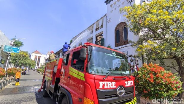 Bangunan cagar budaya yang terbakar di Kota Lama Semarang, Rabu (27/8/2025).