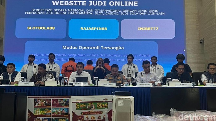 Bareskrim bongkar kasus judi online. (Rumondang/detikcom)
