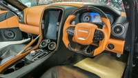Kendaraan yang disebut sebagai “Ultra High Performance GT” alias UHP GT itu hadir dalam balutan stiker kamuflase. Namun, jika diperhatikan baik-baik, desainnya agak berbeda dibandingkan prototipe yang muncul enam tahun lalu. Mobil tersebut terlihat lebih panjang dan ‘eksotis’. Foto: Doc. Paultan.