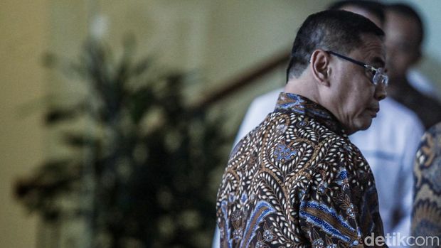 Sudewo memenuhi panggilan KPK sebagai saksi kasus dugaan korupsi proyek jalur KA. Sudewo tiba di gedung KPK, Jakarta, Rabu (27/8/2025) pukul 09.45 WIB.