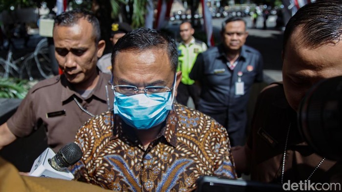 Bupati Pati Sudewo Penuhi Panggilan KPK Kasus Korupsi Jalur KA Sudewo memenuhi panggilan KPK sebagai saksi kasus dugaan korupsi proyek jalur KA. Sudewo tiba di gedung KPK, Jakarta, Rabu (27/8/2025) pukul 09.45 WIB.