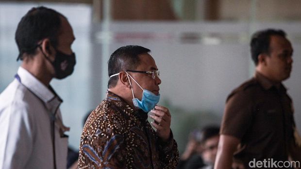 Sudewo memenuhi panggilan KPK sebagai saksi kasus dugaan korupsi proyek jalur KA. Sudewo tiba di gedung KPK, Jakarta, Rabu (27/8/2025) pukul 09.45 WIB.