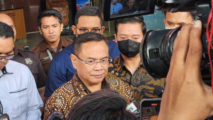 Bupati Pati Sudewo usai diperiksa KPK (Adrial/detikcom)