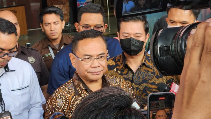Bupati Pati Sudewo usai diperiksa KPK (Adrial/detikcom)
