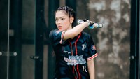 Davina Karamoy mengaku pernah ikut kompetisi padel. Sudah ikut. Juara 3 kali, katanya. (Foto: dok Instagram davinaakaramoy)