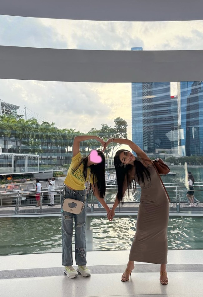 Aisha sendiri sebelumnya diketahui sempat didiagnosis menderita leukimia. Ia pun menjalani perawatan intensif di Singapura sejak 2018 hingga 2020, saat sudah dinyatakan sembuh. Foto: Instagram/@denadaindonesia