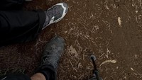 Setelah perjalanan penuh dengan rintangan, pos demi pos, akhirnya mereka sampai ke puncak Rajawali. (Instagram/@dindahw)