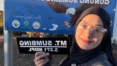 Penampakan Puncak Gunung Pertama Dinda Hauw di Indonesia