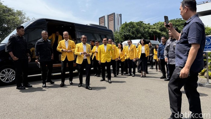 Ramai-ramai pengurus DPP Partai Golkar merapat ke Istana Negara, Jakarta, menghadap Presiden Prabowo Subianto, Rabu (27/8/2025).
