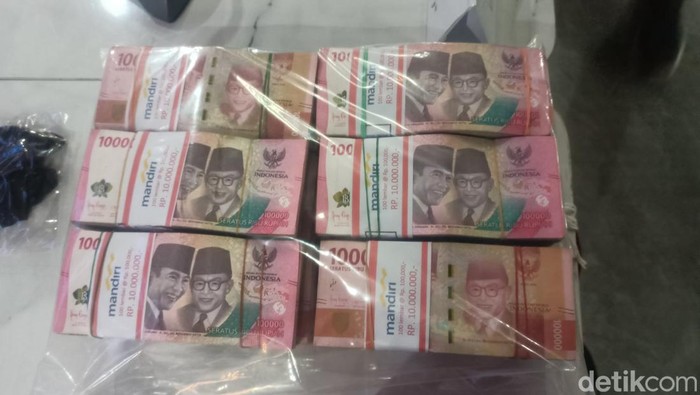 Duit ratusan juta barang bukti arisan bodong di Lamongan