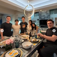 Lahir pada 18 April 2007, kini Armand sudah berusia 18 tahun. Punya darah blasteran, paras bule Armand kerap jadi sorotan. Ayah biologis Armand sendiri diketahui berasal dari Amerika Serikat. Foto: Instagram/@farahquinnofficial