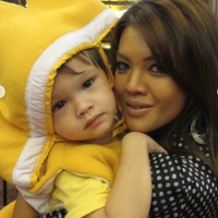 Farah pun membagikan foto jadul dirinya saat sedang menggendong Armand yang masih kecil. Ya ampuuun Armand.. udah mo jadi mahasiswa aja. Perasaan momen ikut shooting Ala Chef itu baru kemaren deehh. Good luck, boy! Lancar2 kuliahnya yaa, tulis salah satu komentar. Ngikutin acara Farah sejak ala chef, Armand kecil sampai sekarang. Woow amaze !! tambah lainnya. Foto: Instagram/@farahquinnofficial