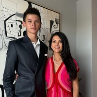 Tubuh tinggi Armand pun tak kalah bikin para netizen salfok. Terlihat putra Farah itu tingginya sudah melampaui dirinya. OMG how tall is Armand now? How are you doing now @farahquinnofficial dear, tulis salah satu komentar. Foto: Instagram/@farahquinnofficial