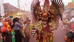 Festival Gintangan Banyuwangi Tampilkan Kreasi Busana Unik dari Bambu