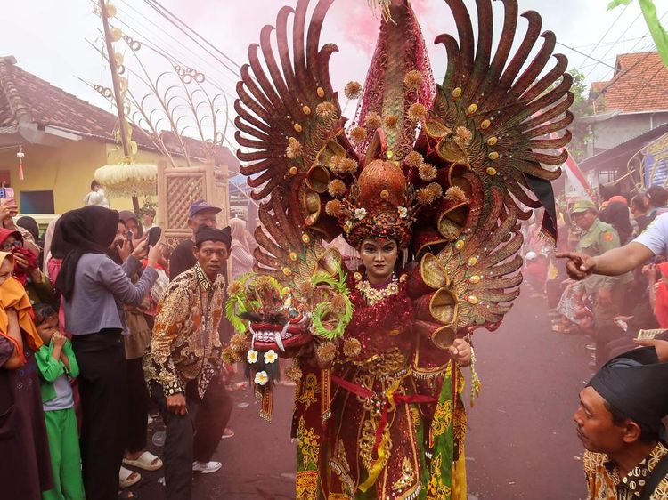 Festival Gintangan Banyuwangi Tampilkan Kreasi Busana Unik dari Bambu