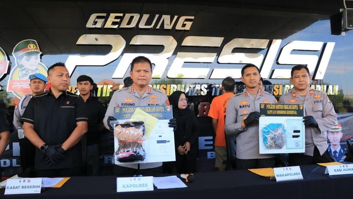 Guru SMPN di Bekasi ditetapkan sebagai tersangka usai pelecehan terhadap siswi dan memicu demo, Rabu (27/8/2025).