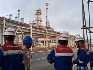 Kilang di Cilacap & Dumai Diklaim Tekan Impor Bensin sampai 10%