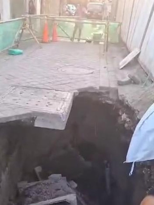 Lubang menganga di Jalan Popies I Kuta, Rabu (27/8/2925).