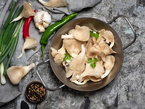 Jamur Tiram Sering Bau Langu Saat Ditumis? Ini Tips Mengolahnya