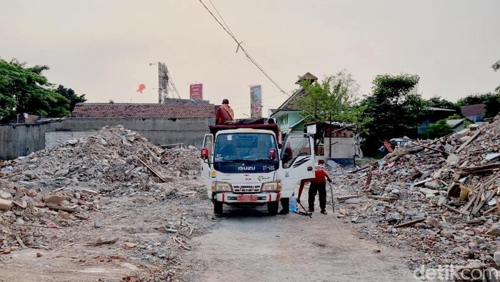 Kampung Tengah Jalan Ahmad Yani Mulai Dibongkar untuk Pembangunan Fly Over