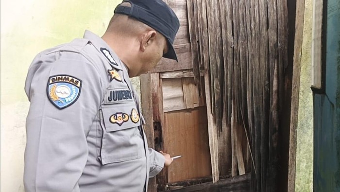 Kantor Dukcapil Mamasa dibobol maling.