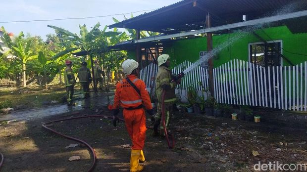 Kebakaran rumah warga di Trucuk, Klaten, Rabu (27/8/2025).