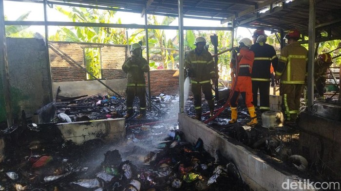 Kebakaran rumah warga di Trucuk, Klaten, Rabu (27/8/2025).