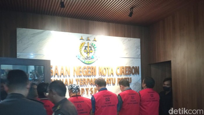 Kejari Kota Cirebon menetapkan 6 orang sebagai tersangka dalam kasus dugaan korupsi pembangunan gedung Setda Kota Cirebon