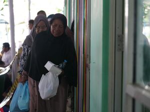 Kemenimipas Bagikan 5.000 Paket Bansos-Gelar Pengobatan Gratis di Cipinang Jaktim