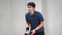 Kenny Austin lantas ditanya soal kehadiran Amanda Manopo saat dirinya lagi kompetisi padel. Ya kan dia mau ketemu sama teman yang lain juga, tuturnya. (Foto: dok Instagram kennyauztin)