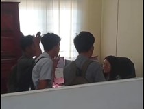 Video Viral Mahasiswa Ngamuk gegara Berkas Dibuang Dosen