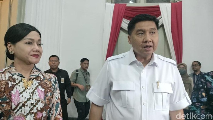 Komisioner Otoritas Jasa Keuangan (OJK)  Frederica Widyasari Dewi dan Menteri PKP Maruarar Sirait (Ara)