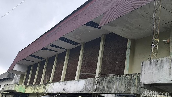Kondisi Gelora Sukapura Tasikmalaya yang mengalami kerusakan
